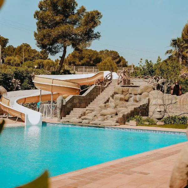Camping Caledonia, hotel en Tamarit