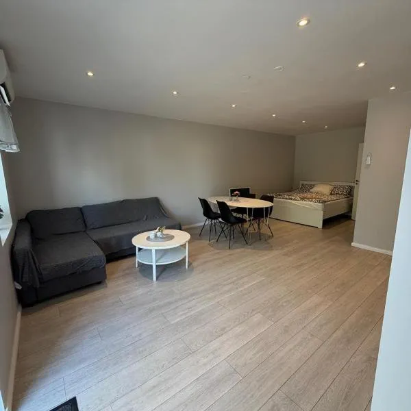 Newly furnished first floor apartment close to beach, hotel sa Abbekås