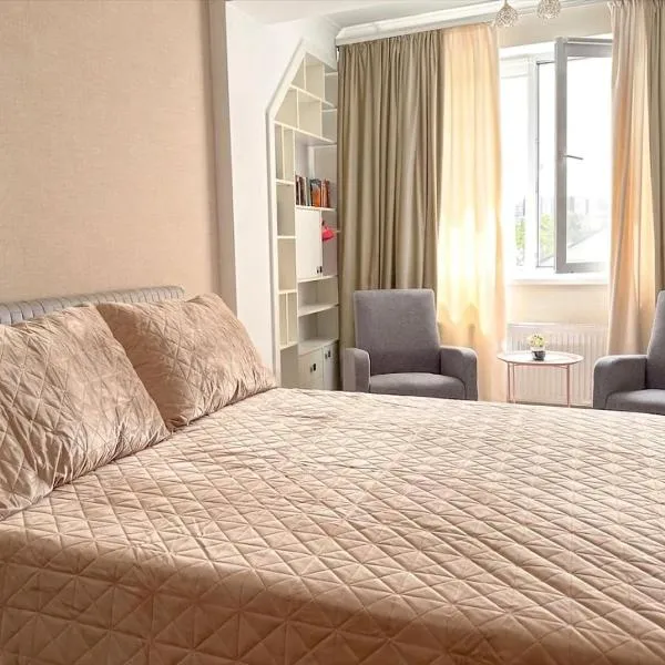 Central cozy apartments- one and two bedrooms option, hotel Kisjenőben