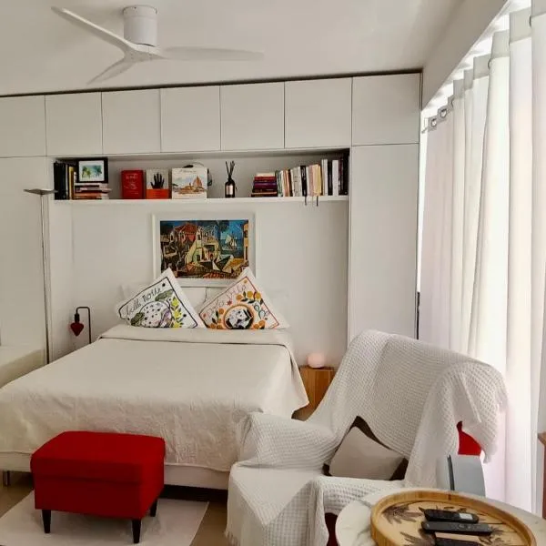 Cosy Studio, Terrace and Free Parking Next to the Beach, hotel em Menton