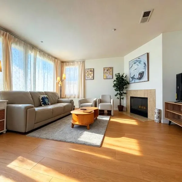 Spacious Private Bedrooms With Full Amenities Near Grocery Stores & Main Highway Routes, hotel v destinaci Fontana
