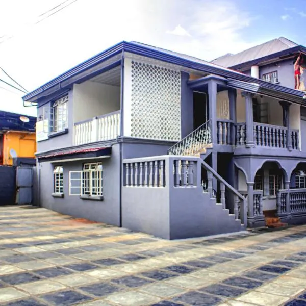 Nic's Inn, hotel u gradu Fritaun