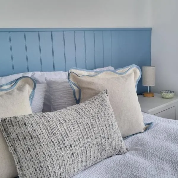 Swanage Coastal Apartments, готель у місті Свонідж