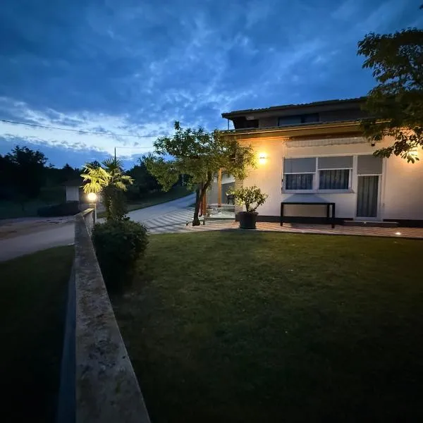 Apartmani HeManoS, hótel í Duga Resa