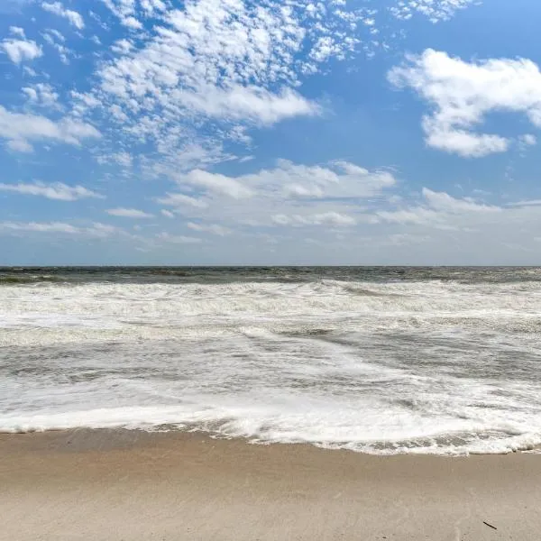 Fernandina Beach Townhome w/ Patio: Walk to Beach!, hotel a Fernandina Beach