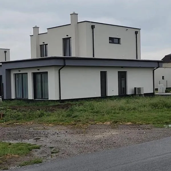 Zemira house, מלון בSokoľany