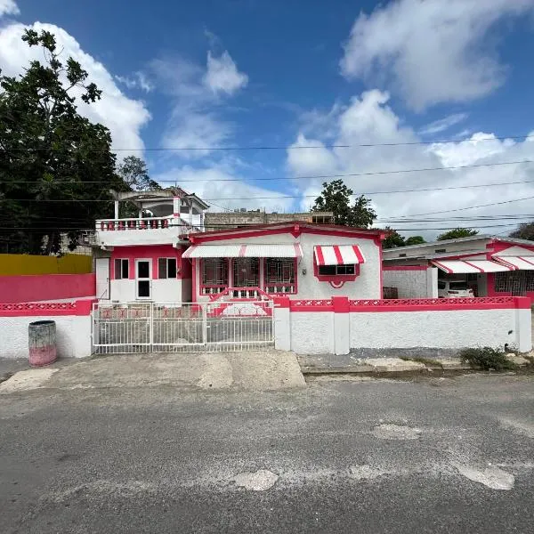 Multiple air condition Rooms in Port Morant St Thomas Jamaica: Bowden şehrinde bir otel