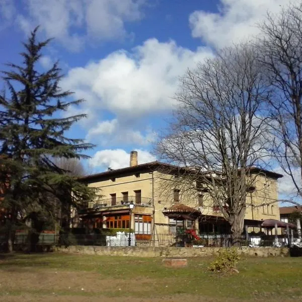 Hotel Artaza, hotel in Poveña