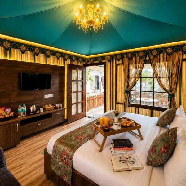 Rasleela Resort - A Luxurious Rajasthani Tent Theme Stay In Khatushyam Ji, hotel di Rīngas