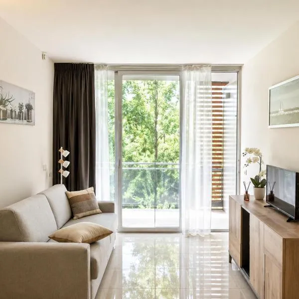 Apartment Mare45 - 10 minutes walk from the beach with one private ombrella and three sun-beds, hotel v Eraclea Mare