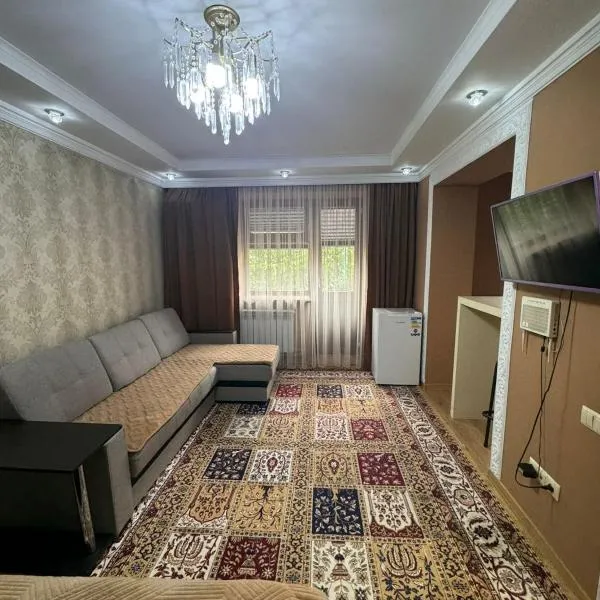 Ахметова 12 кв 34, hotel sa Turksib