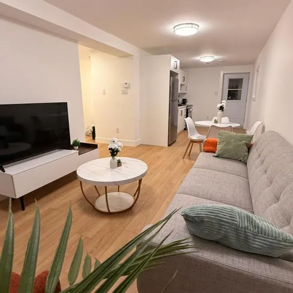 Modern 2BR Suite, Wifi, Workstation and Comfy Beds, hotel in St. John's