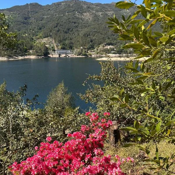 Lake House Gerês, hotel en Admeus