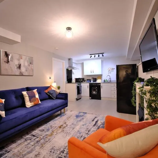 Sylvan lodge - Ground floor apartment with parking, viešbutis mieste Djusberis