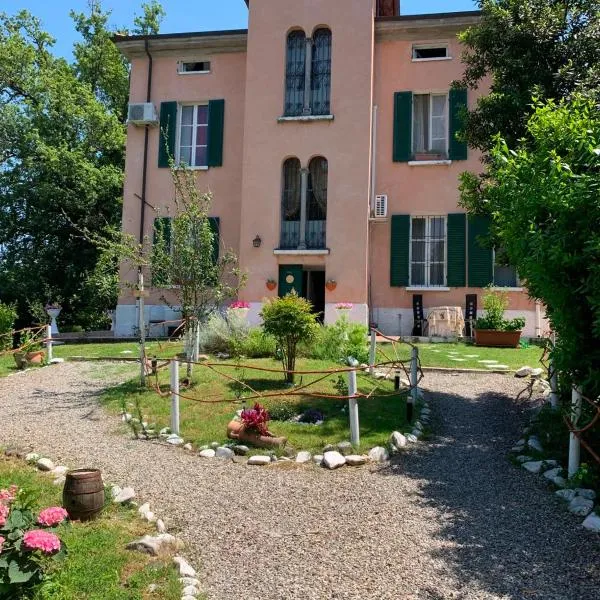 Notte Rosa Suites & Relax – hotel w mieście Fornovo di Taro