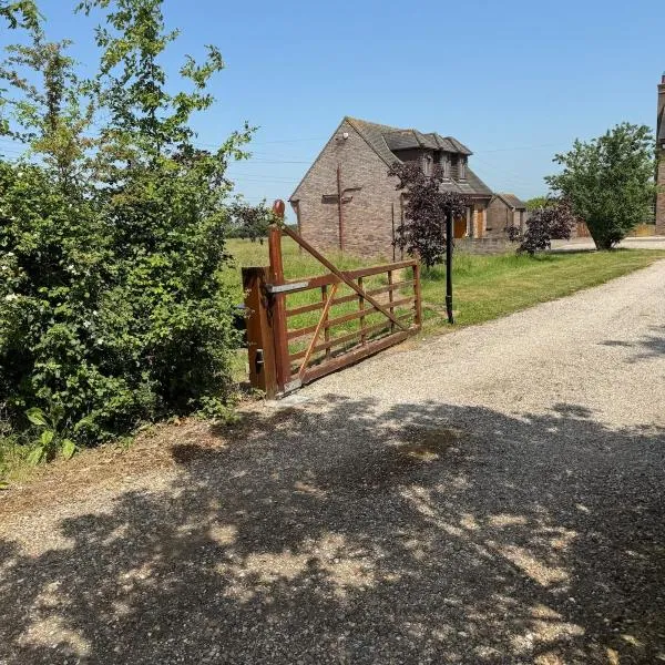 Countryside Studio 13 Acres with Gated Entrance, hotel a Latchingdon and Snoreham