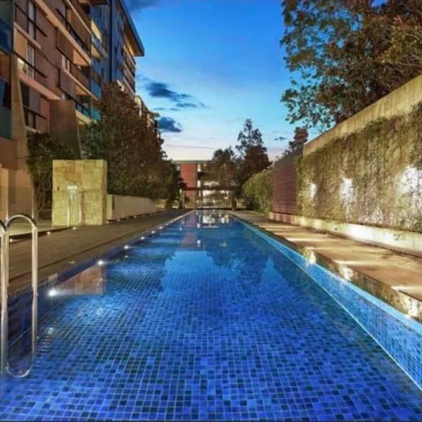 Luxury 2 BR , Pool Gym Parking Sydney CBD getaway, hotel en Sídney