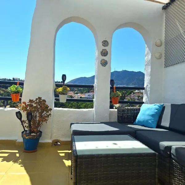 Happy Holiday Home! Pueblo Evita Charming Condo, hotel u gradu Benalmadena