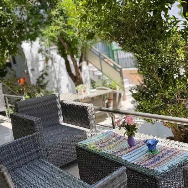 Cleopatra's House Apartments, hotel in Archangelos