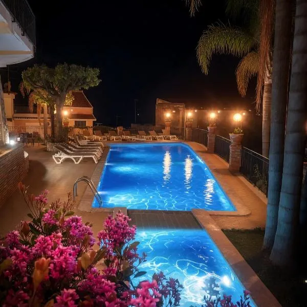 Hotel Corallo، فندق في تاورمينا