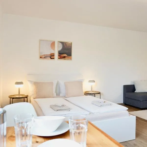 Stylisches Studio Apartment mit Balkon und privatem Stellplatz für bis zu 4 Personen nur wenige Minuten von der Innenstadt & Mosel entfernt, hotel a Koblenz