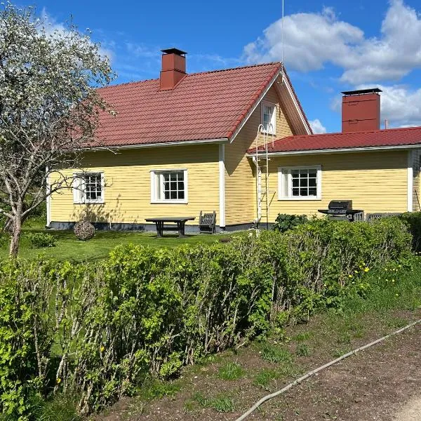 Maalaistalo, pienessä kylässä, Vakkilassa, hotel v destinaci Huittinen