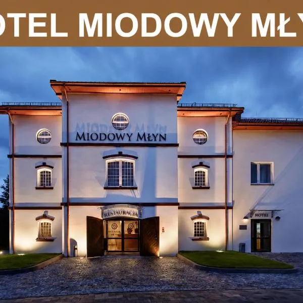 Hotel Miodowy Młyn، فندق في أوباتوف