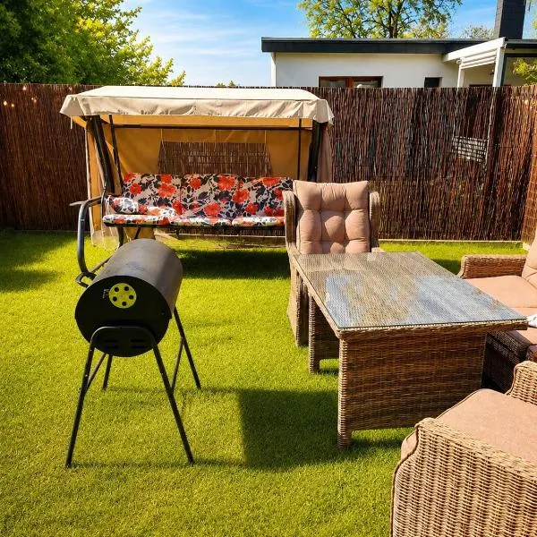 Przestrzenny apartament Biała Flaga Podwórko, Grill, Rowery, hotel u gradu 'Charzykowy'