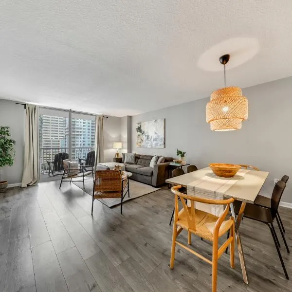 Brickell Luxury 2BR Condo with Free Parking & Pool, hotel en Miami