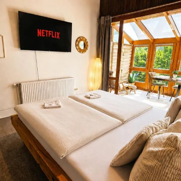 Mountain View Room mit sonnigem Wintergarten, hotel i Dietmannsdorf bei Trieben