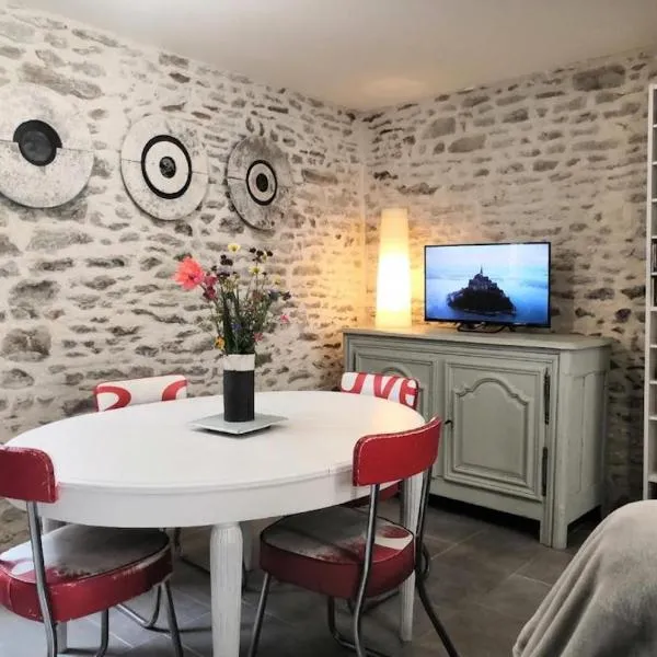 La Maisonnette des Miquelots, Patio & Charme, proche Mont-St-Michel, hotel u gradu 'Tanis'