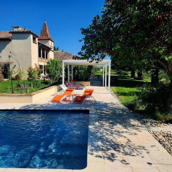 Aux Coteaux d'Aussac โรงแรมในL Honor De Cos