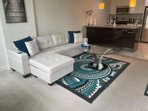 Stunning 1 Bedroom condo with riverview in Calgary，卡爾加里的飯店