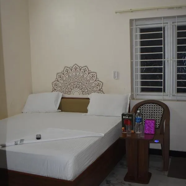 Hotel KGR، فندق في بالني