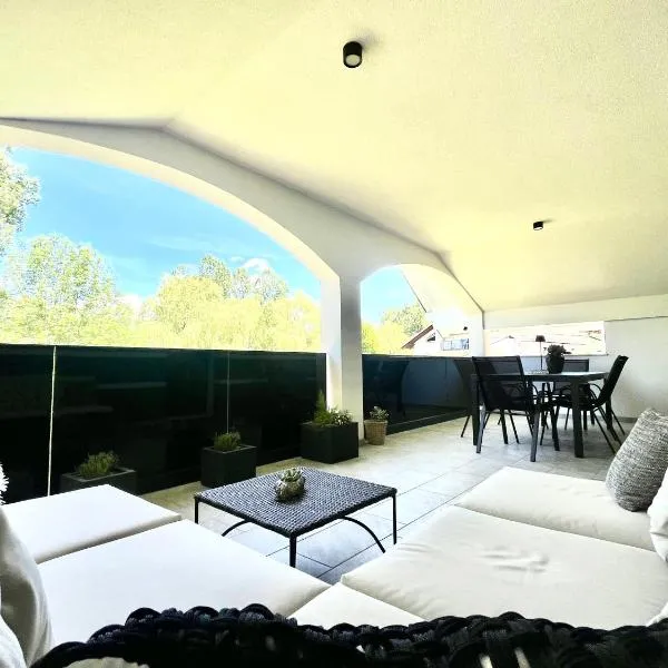 Filuma Suite - Riverside Terrace on Gacka River, hotel em Otočac