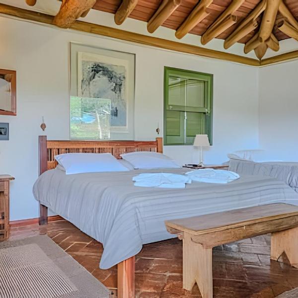Lindo chalé com lareira, sauna e piscina.