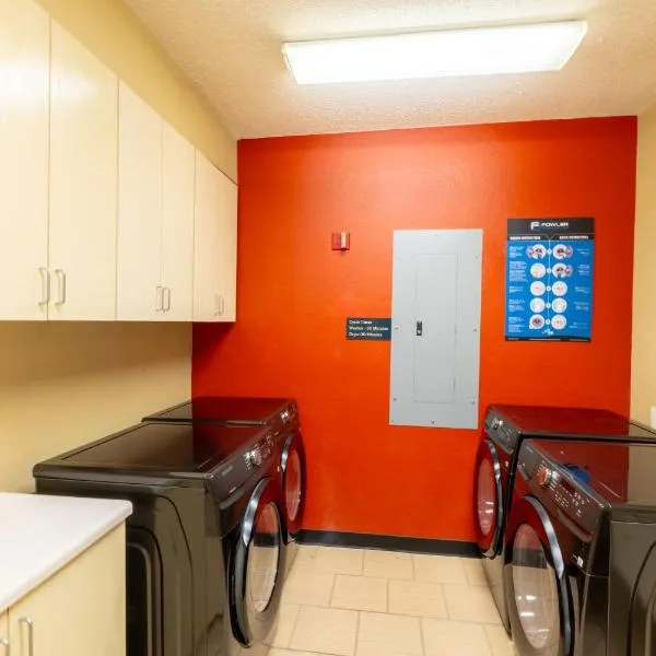 Candlewood Suites Bedford - Fort Worth by IHG, hótel í Bedford