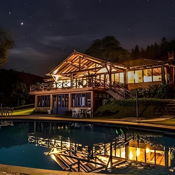 Chalé romântico c/ hidro, lareira, sauna e piscina