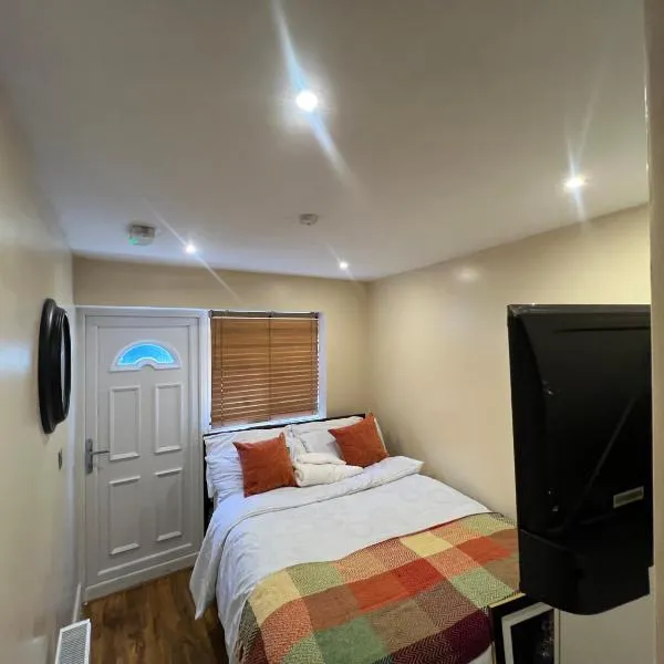 Leavesden Harry Potter Tour Accommodation - 5 mins away, hotel in Watford
