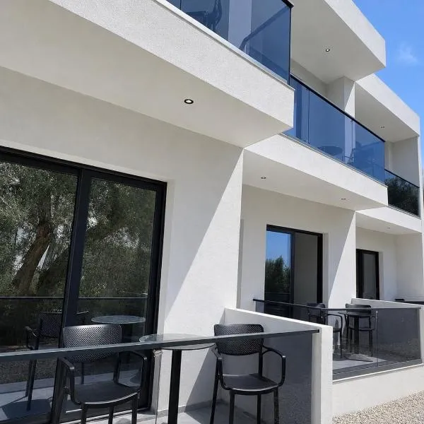 Palms Guest House, hotel in Himare