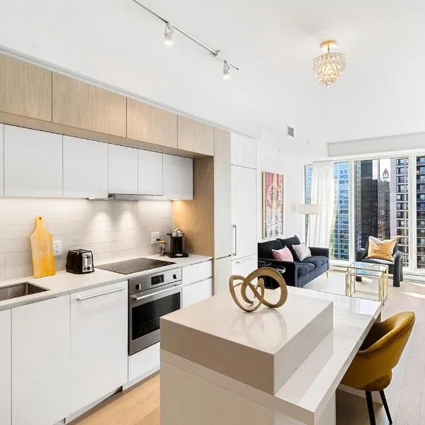Luxury Apartments with View & Indoor Heated Pool, Hotel in Montreal