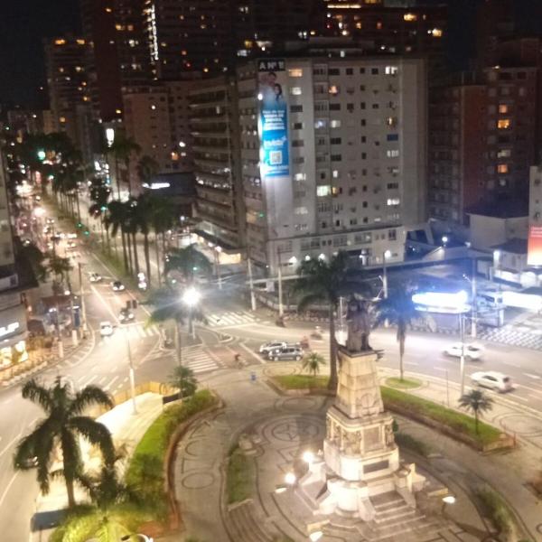 Apê no Gonzaga - 8 adultos - 1 Quadra da Praia