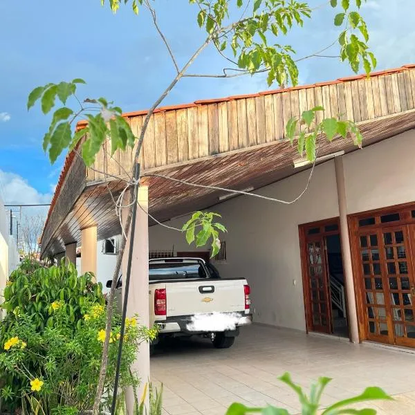 Ampla Casa Duplex com 4 suítes、テレジーナのホテル