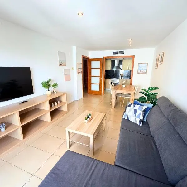 Yasumi Suite - 4p Modern Apartment with Parking & Swimming Pool, hotel di Lloret de Mar