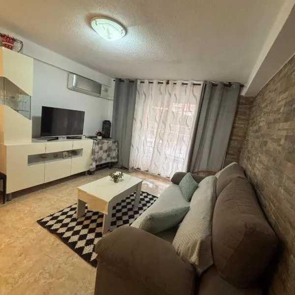 Fantástico apartamento La Pineda, hotel a la Pineda