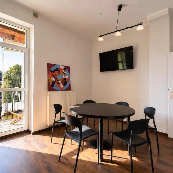Familijny Apart Cieszyn, מלון בצ'שין