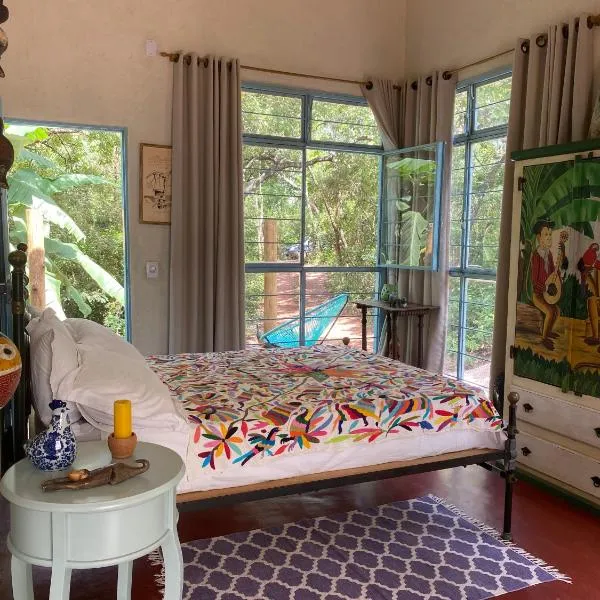 Sitio Cocoroca - casa com banheira, vista para a mata e acesso ao rio, hotel en São Jorge