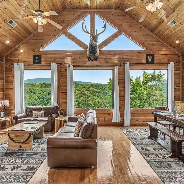 Epic Mountain Views, Hot Tub, Game Room, Sleeps 10, hotel sa Sevierville