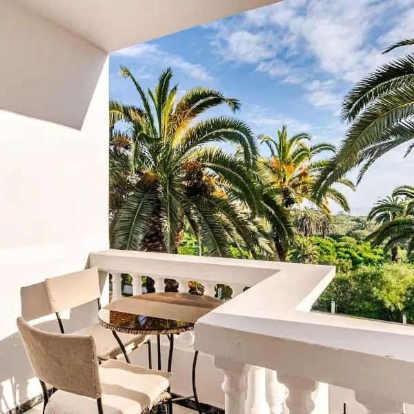 City Center Apt With a Stunning Beach View & WiFi: El Jadida şehrinde bir otel