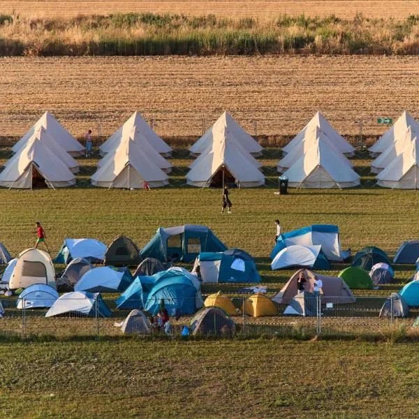 NIBIRU OFFICIAL ACCOMMODATION LUNR Camp, hotell sihtkohas Costinesti